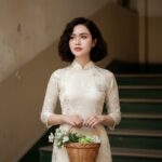 Nét đẹp nhẹ nhàng của cô gái Việt trong áo dài giữa không gian vintage cổ điển