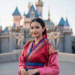 Tạo chân dung Mulan sống động trước lâu đài Sleeping Beauty ấn tượng