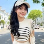 Cô gái trẻ trung và phong cách giữa lòng thành phố tươi đẹp