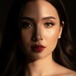 Chân dung cực nét của người mẫu nữ tỏa sáng với ánh sáng tự nhiên và sắc tố sống động