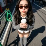 Cô gái trẻ giữa phố Nhật với nét đẹp tự nhiên và thần thái cuốn hút