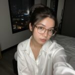 Tự chụp ảnh chân dung phong cách 2000 không chỉnh sửa, khoảnh khắc hoàn hảo và tự nhiên