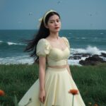 Tạo chân dung hiện thực 100% từ ảnh người phụ nữ xinh đẹp bên biển và cánh đồng hoa