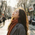 Nàng thơ mùa đông giữa phố với nắng vàng và kỷ niệm yên bình