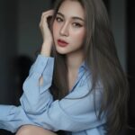 Chỉnh sửa ảnh thật tự nhiên với phong cách quyến rũ và tự tin của cô gái trẻ