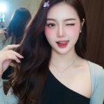 Chân dung cô gái tuổi teen với phong cách Y2K xu hướng hiện đại và quyến rũ