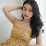 Chân dung ấn tượng của cô gái trẻ trong không gian sống hiện đại và thanh lịch