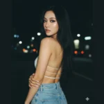 Cô gái thành phố: Sự quyến rũ mạnh mẽ trong đêm tối huyền bí