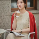 Trang phục thanh lịch và phong cách chụp ảnh đẹp nhất cho ngày hẹn hò tại quán cà phê