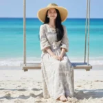 Chill trên bãi biển với phong cách Bohemian và nụ cười rạng rỡ