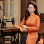 Nét đẹp cổ điển của nàng thợ may Sài Gòn qua từng chi tiết vintage và phong cách ấm áp.