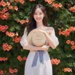 Những bức ảnh 8K sống động về người phụ nữ giữa thiên nhiên rực rỡ