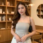 Chân dung cô gái phong cách thời thượng tại quán cà phê sang trọng