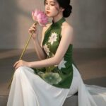 Nàng thơ Việt Nam trong tà áo yem giữa mùa hè yên bình