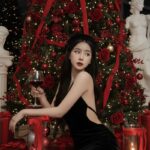Chân dung Giáng Sinh sang trọng với phong cách tinh tế của cô gái trẻ 20 tuổi