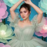 Tạo dáng ấn tượng như trong ảnh với phong cách nữ tính và lôi cuốn