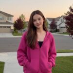 Sắc hồng rực rỡ giữa lòng phố thị thanh bình cùng nàng trong ảnh sunset tuyệt đẹp