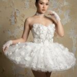 Chân Dung Nữ Nhân Xinh Đẹp Trong Không Gian Cổ Kính Và Lấp Lánh Mới Lạ