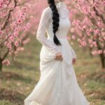 Chân dung cô gái Việt trong vườn đào lãng mạn giữa không gian mùa xuân yên bình