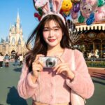 Cận cảnh chân dung cô gái trước Disneyland với phong cách thời trang dễ thương