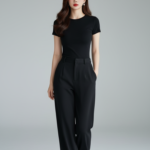 Chân dung cô gái trẻ phong cách hiện đại với trang phục tối giản ấn tượng