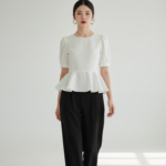 Bức chân dung thời trang trẻ trung với bộ cánh trắng đen đầy cuốn hút