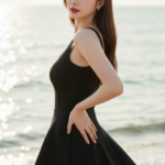 Chân dung thực tế của cô gái trẻ bên bờ biển thể hiện sự tự tin và quyến rũ