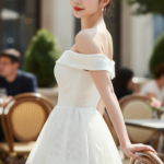 Chân dung cô gái Á Đông tự tin và quyến rũ tại quán cafe sang trọng