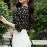 Chân dung nàng thiếu nữ thanh lịch giữa không gian quán cafe sang trọng