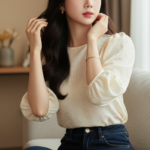 Chân dung trẻ trung và tự tin của cô gái Á Đông trong không gian hiện đại