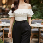 Chân dung trẻ trung của cô gái Á Đông tại quán cà phê sang trọng