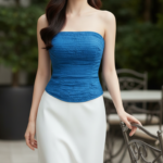 Chân dung quyến rũ của cô gái thanh lịch giữa khung cảnh cafe sang trọng