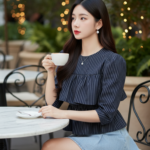 Chân dung gái trẻ thanh lịch tại quán cà phê sang trọng