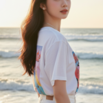 Chân dung cô gái Á Đông tự tin thanh lịch bên bờ biển bình minh tuyệt đẹp