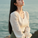 Chân dung hiện thực của cô gái trẻ bên bờ biển với phong cách thời trang thanh lịch