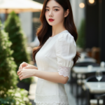 Chân dung thanh lịch của cô gái trẻ tại quán cafe sang trọng ngoài trời