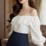 Chân Dung Thanh Lịch Của Cô Gái Trẻ Trong Không Gian Ấm Cúng