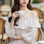 Chân dung thanh lịch của cô gái trẻ trong không gian cafe sang trọng