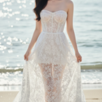 Chân dung người phụ nữ trẻ thanh lịch bên biển xanh tuyệt đẹp