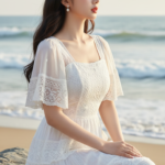 Chân dung thực tế của cô gái trẻ trước biển ảnh hưởng bởi sắc nét và tự nhiên