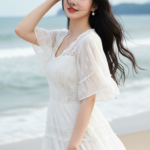 Chân dung cô gái trẻ bên biển với phong cách tự nhiên và thanh lịch