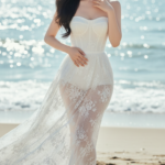 Chân dung hiện thực của cô gái trẻ thanh lịch bên bờ biển mơ màng