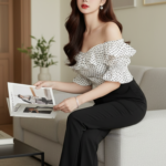 Chân dung thời thượng của cô gái trẻ trong không gian tối giản hiện đại