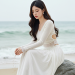 Chân dung thời trang nữ bên bờ biển thanh bình và phong cách hiện đại