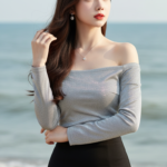 Chân dung quyến rũ của cô gái châu Á bên biển trong ánh sáng tự nhiên