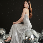 Chân dung nữ nhân quyến rũ cho năm 2026 trong bữa tiệc đêm giao thừa