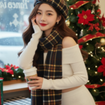 Vẽ chân dung cô gái trẻ thời thượng với phong cách Noel độc đáo