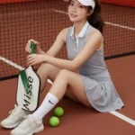 Phong cách thể thao nữ sinh năm 2023 với trang phục đẹp và tạo dáng ấn tượng