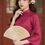 Chân dung cô gái trẻ xinh đẹp trong sắc hồng đào và văn hóa Việt Nam ấm áp