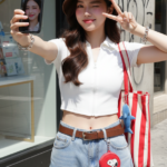 Chân dung một cô gái trẻ rạng rỡ với phong cách đường phố năng động